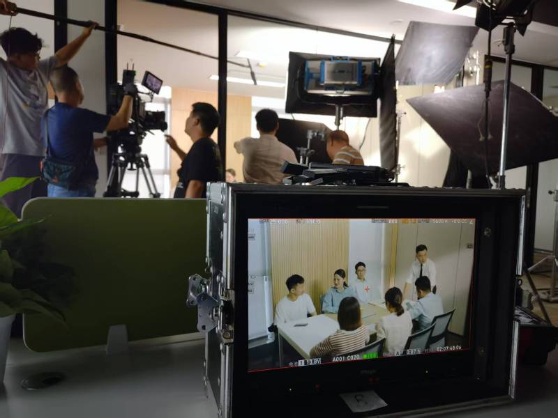 玉环县TVC拍摄公司：科技产品视觉化大师，诠释未来感与功能美学