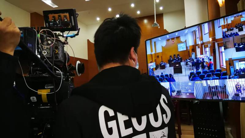 AI生成VS人工创意——玉环县广告片拍摄公司的技术浪漫主义实践